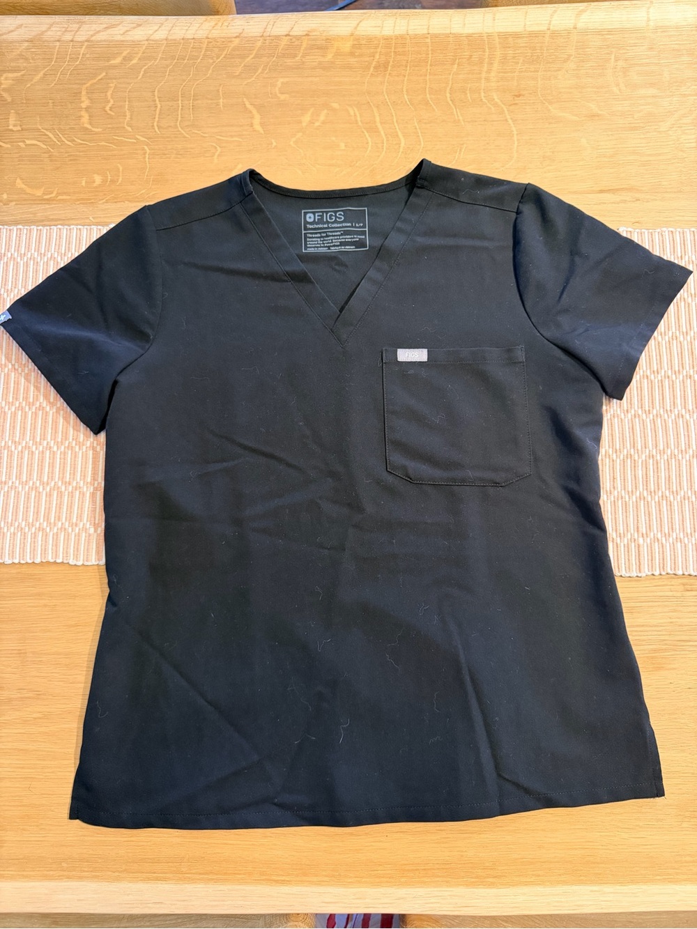 FIGS Womenโs Black V-Neck Scrub Top